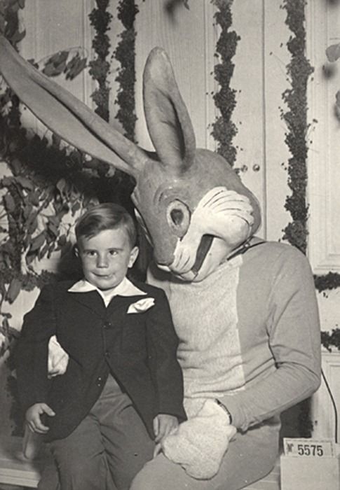 regionaal droog multifunctioneel TBT: Vintage Easter Photos (And Creepy Easter Bunnies)